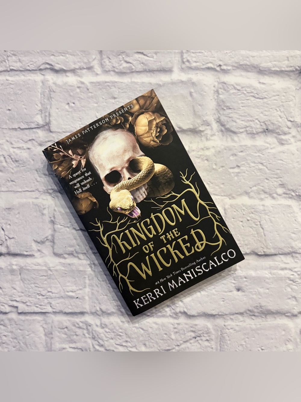 Kingdom of the Wicked by Kerri Maniscalco paperback book